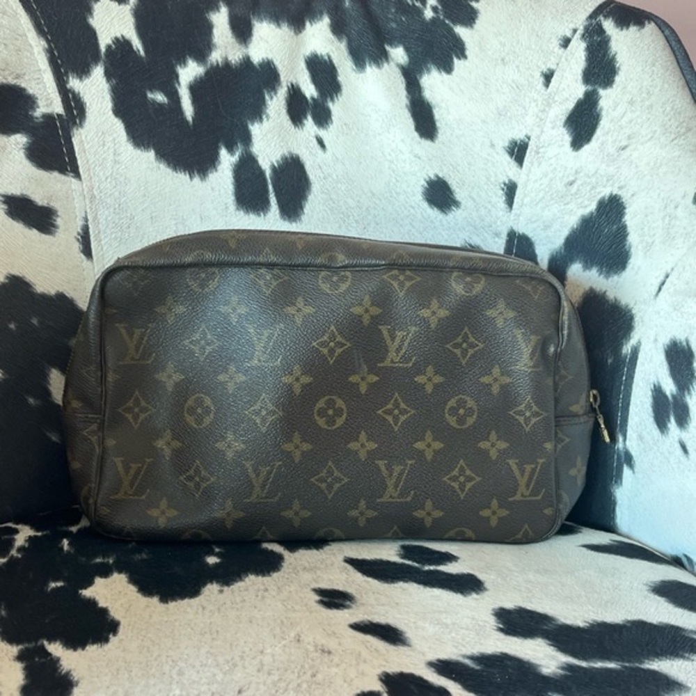 Louis Vuitton Trousse Monogram Cosmetic Bag NO911